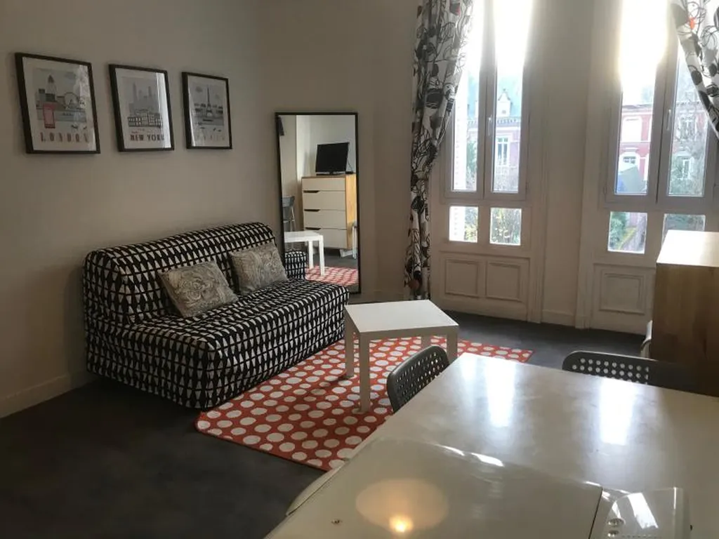 650€ charges comprises