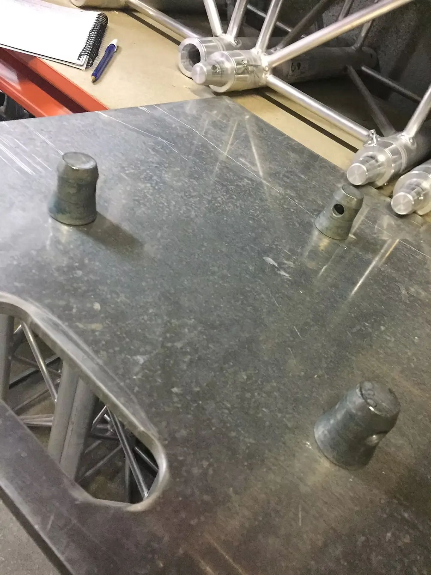 PLAQUE / EMBASE TOTEM POUR TRIO