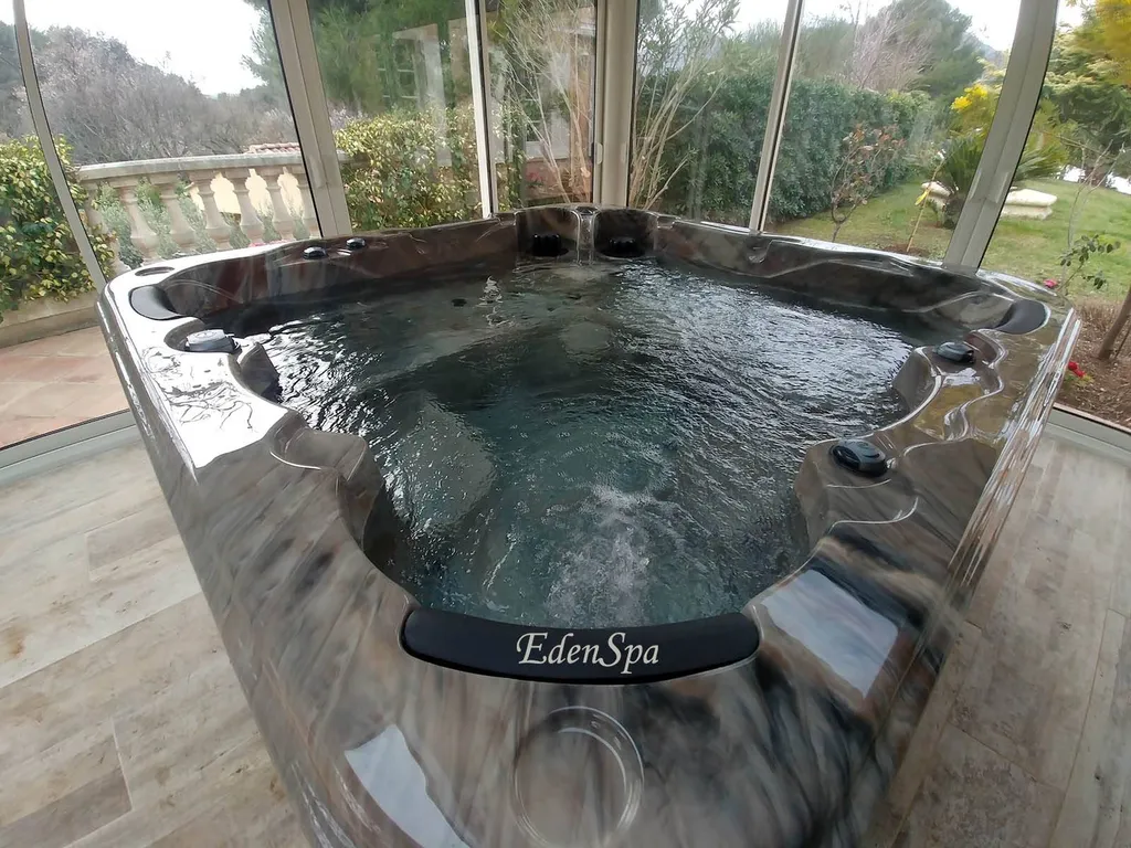 spa familial intérieur  5 places aix-en-provence