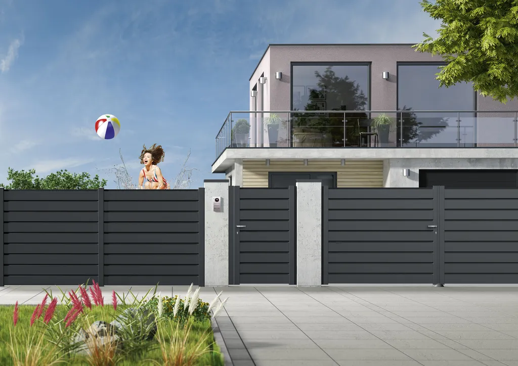 Portail battant motorisé aluminium Tschoeppe colletion Confort