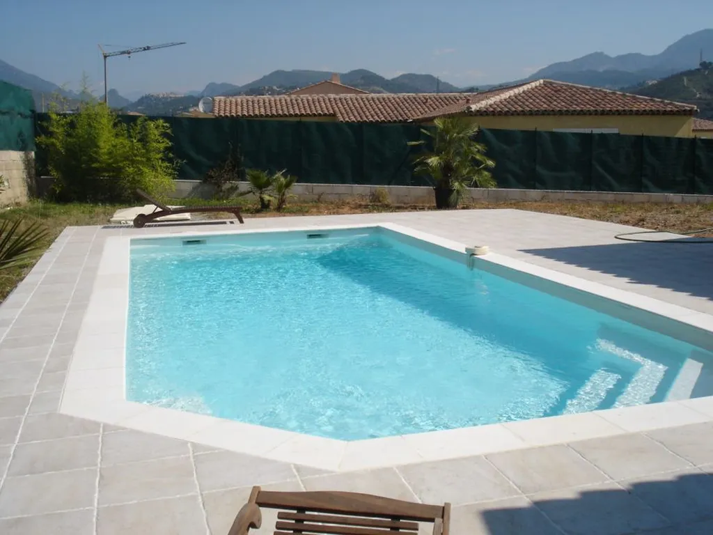 Piscine fond incliné réservation volets Hors-sol