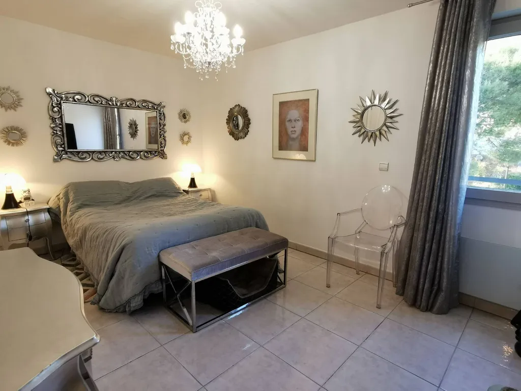 Grande chambre lumineuse appartement à vendre à CASSIS par CASTELLAS IMMOBILIER
