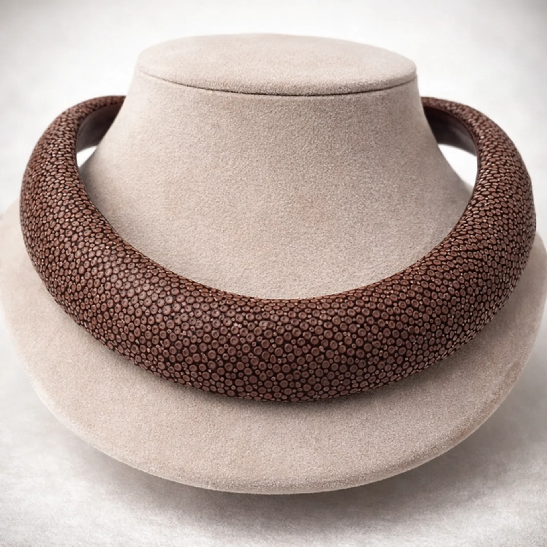 Collier galuchat haut de gamme artisanal – tour de cou élégant Or Ligne La Teste de Buch Arcachon