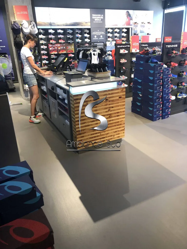 SOL DECORATIF AVEC LA CHAPE MINCE FIBRE A LA VALETTE CENTRE COMMERCIAL AVENUE 83