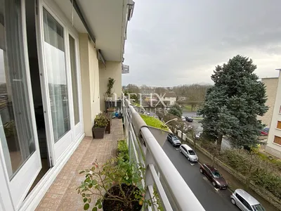 LE Pecq Rive Gauche - Appartement Spacieux et lumineux au 3 ème étage avec ascenseur 