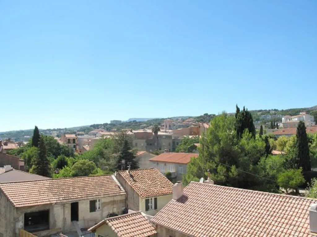 Proche commerces et plage