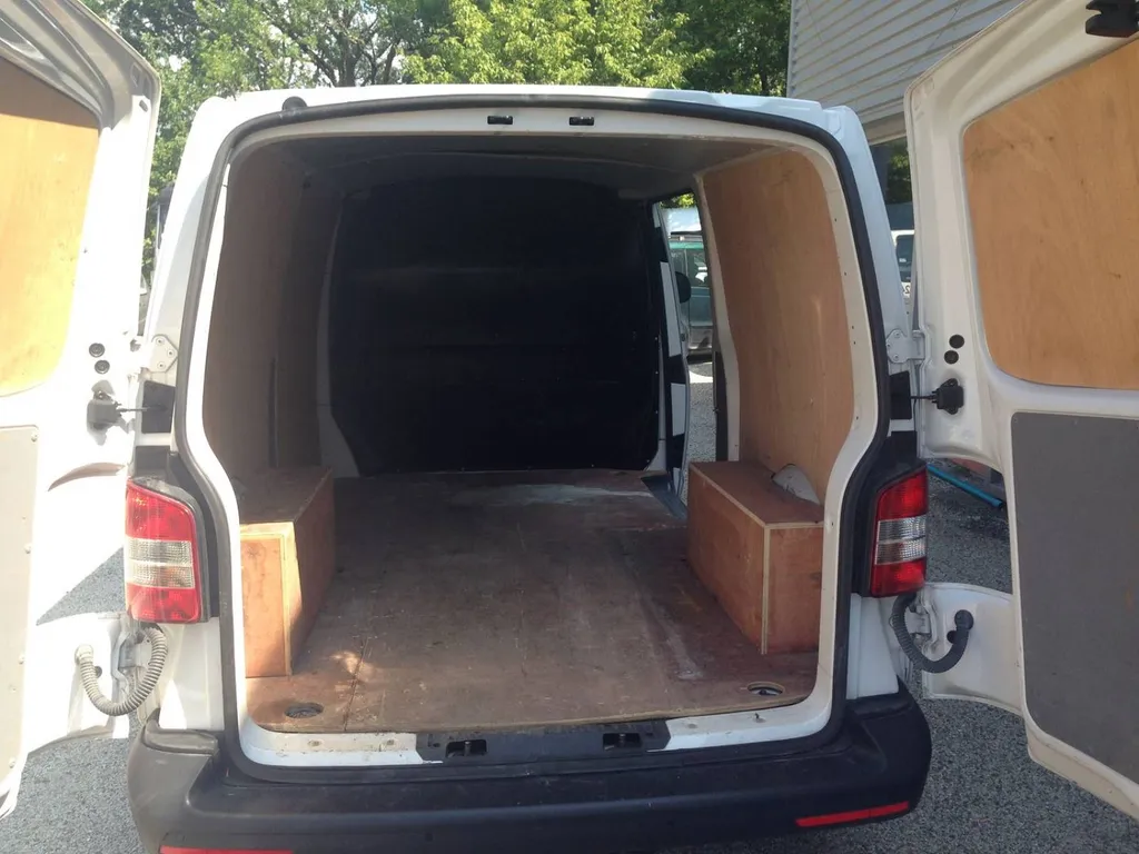 Volskwagen Transporter avec doublage bois à vendre