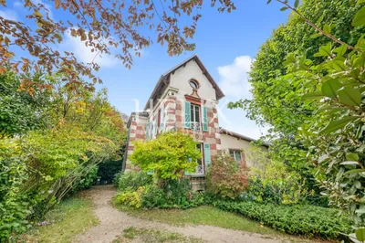 Magnifique maison à Marly-le-Roi,  proche gare SNCF, à 10 minutes de Saint Germain en Laye