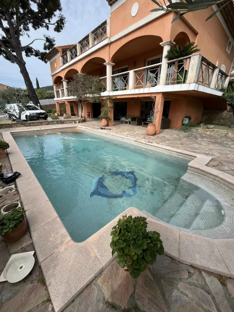 Intervention de détection de fuite sans casse et sans vider le bassin pour pisciniste à Mérignac en Gironde