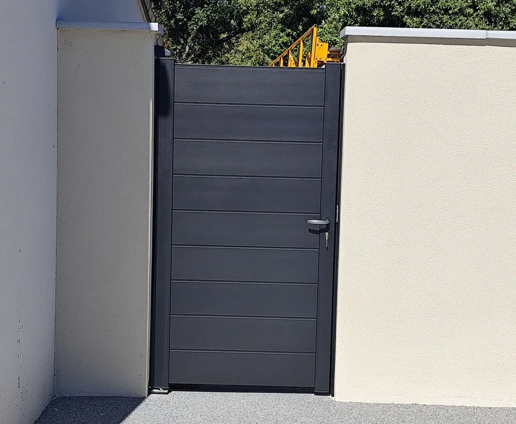 Installation d’un portillon aluminium pour une terrasse à Mollans-sur-Ouvèze proche de Buis-les-Baronnies