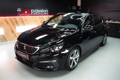 Lustrage automobile et polissage carrosserie sur Peugeot 308 réalisé à Breuil-le-Vert près de Beauvais pour redonner éclat et profondeur à la peinture