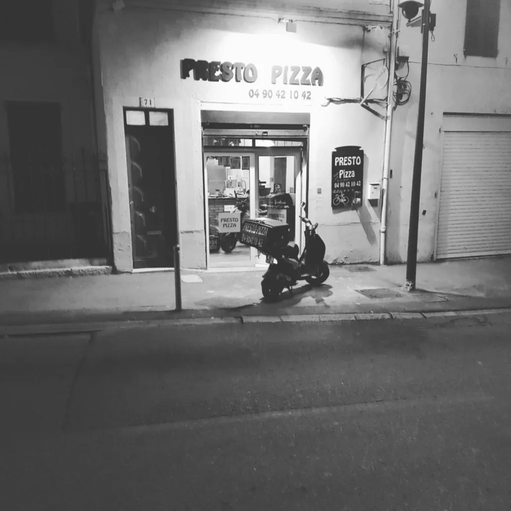pizzeria ouvert le soir en livraison à  emporter feu de bois salon de provence