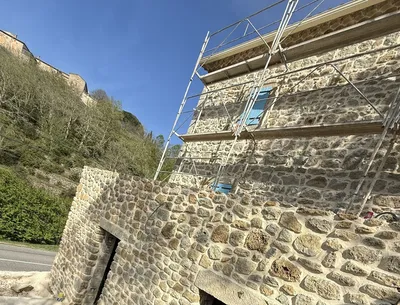 Façade imitation pierre à Alès, Uzès, Nîmes et Montpellier (Gard 30 Hérault 34): Le charme de la pierre sans les contraintes techniques, devis gratuit, contactez votre conseiller local STONEO