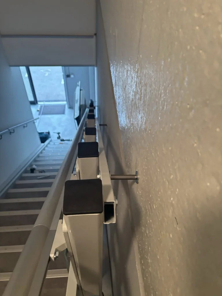 Installation d'une plateforme oblique Lehner Delta dans un ERP au Muy près de Draguignan