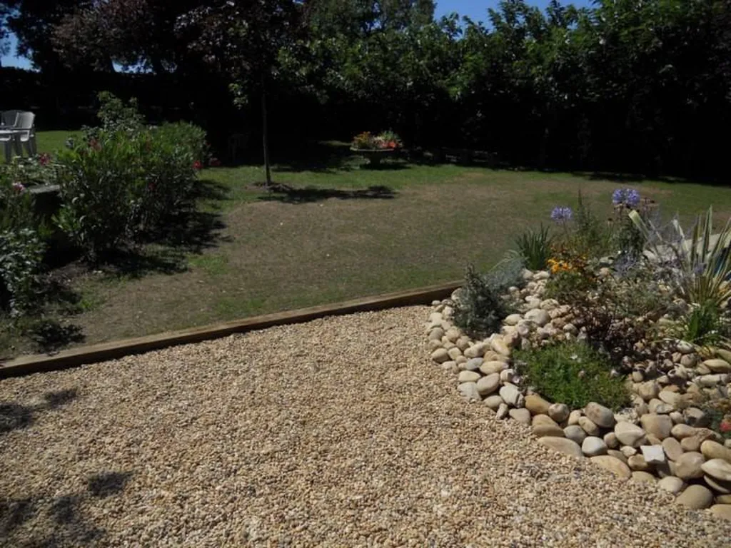 Création d'un massif proche d'une piscine