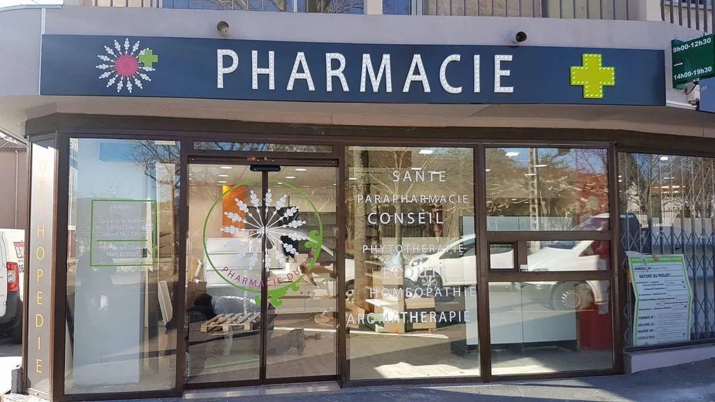 enseigne et croix de pharmacie aveyron