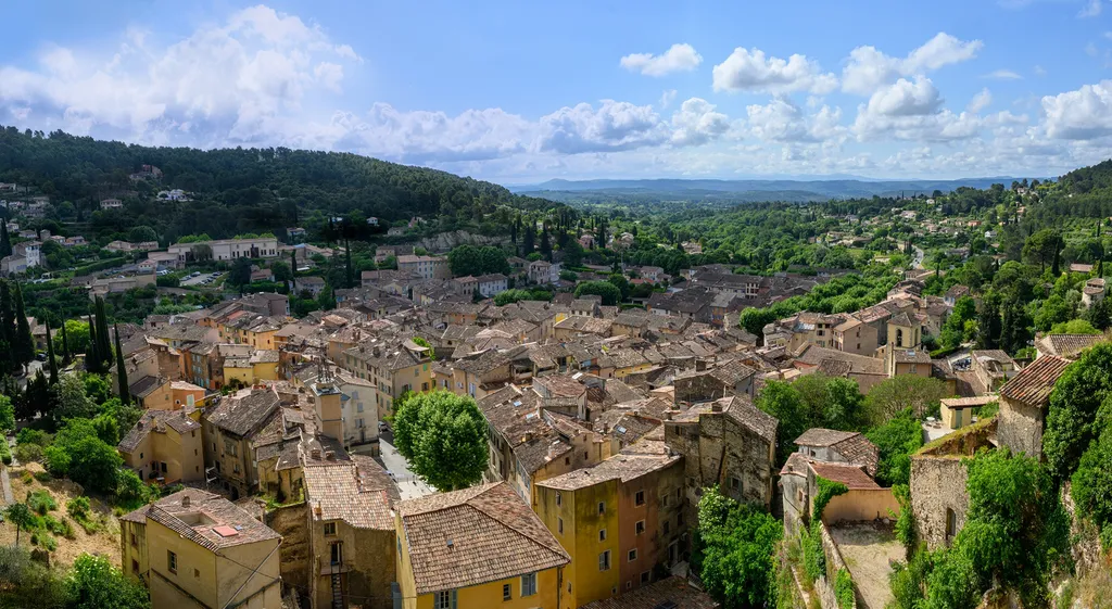 Location de véhicule haut de gamme pour cadeau à Draguignan en région PACA : voiture de prestige avec finition parfaite, conduite fluide, technologie moderne et service premium