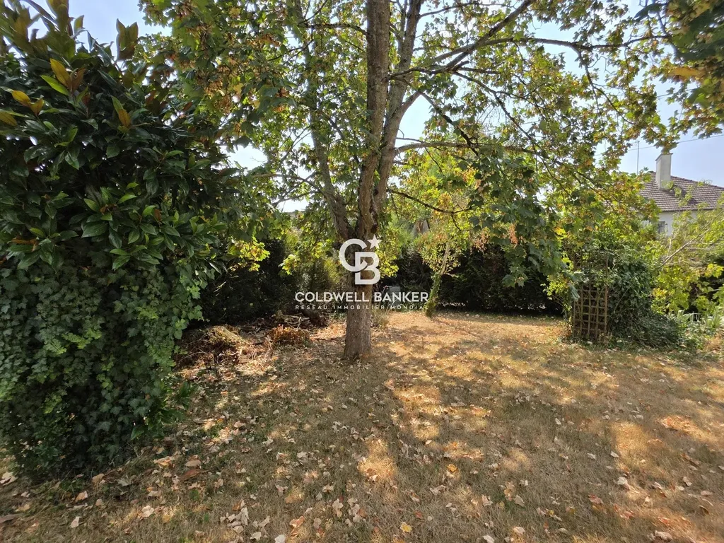 Jardin arboré et clos, maison de famille à vendre à Changé en Sarthe