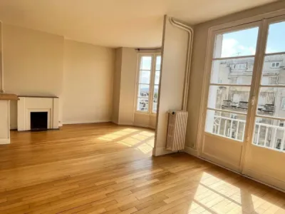 Situé au 4ème étage