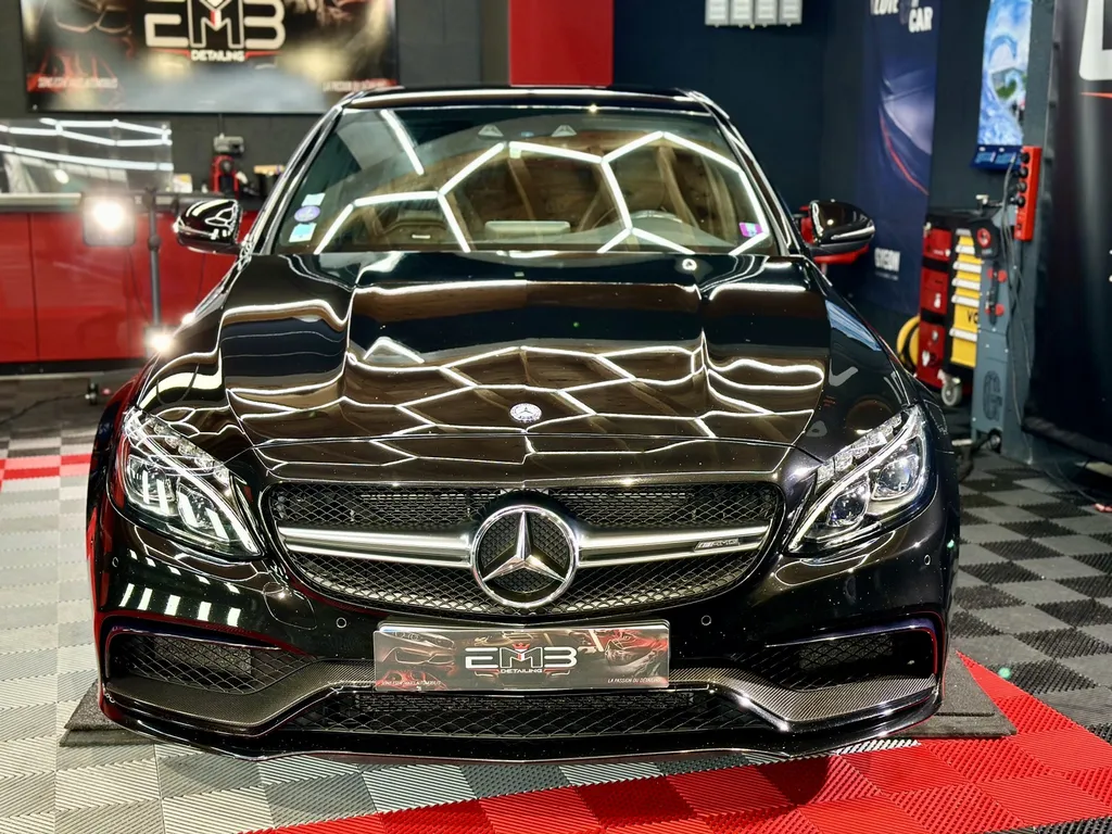 Detailing auto rénovation carrosserie lyon traitement céramique Mercedes C63 AMG