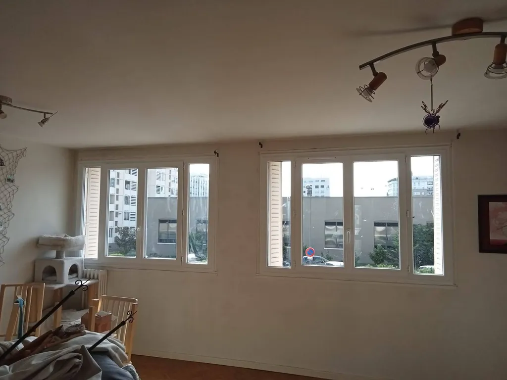 Installation de fenêtres PVC double vitrage à Lyon 6
