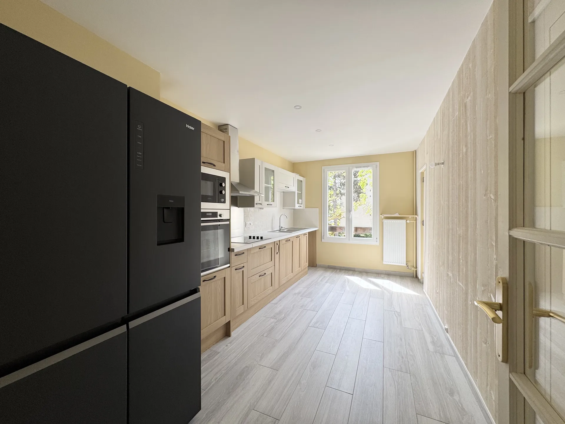 Appartement familial 3 pièces de 124,35m2 lumineux avec balcon, garage et cave à Louveciennes proche de la gare.