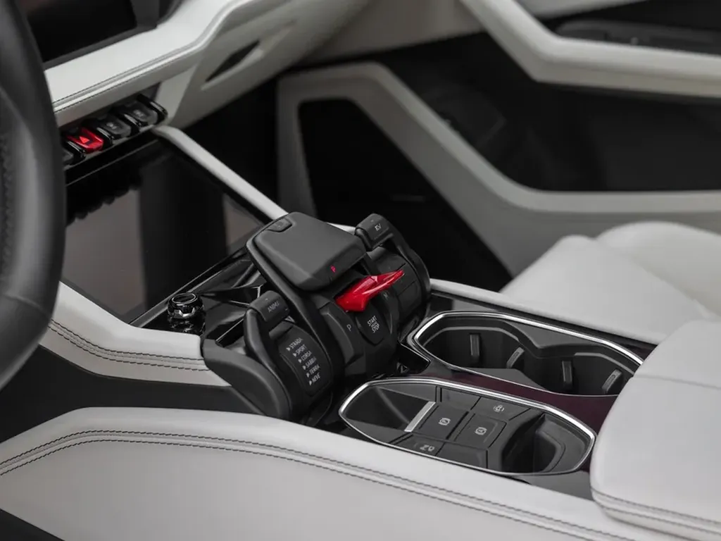 Console centrale Lamborghini Urus SE commandes aviation premium