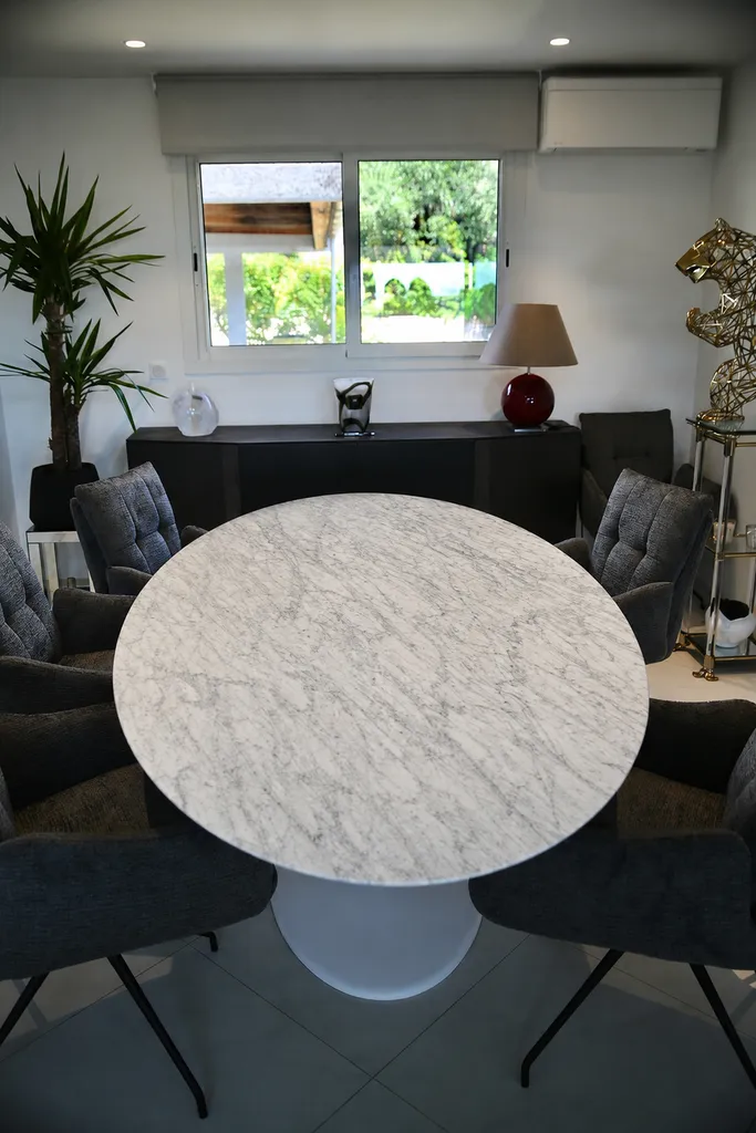 Rendu final du Film de protection sur une table en marbre Roche Bobois 