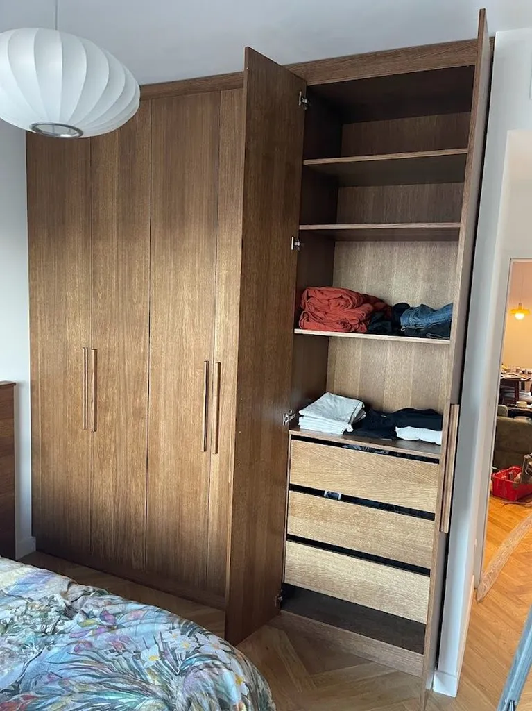 Installer un dressing en placage chêne sur mesure pour optimiser vos rangements et sublimer votre chambre à Marseille