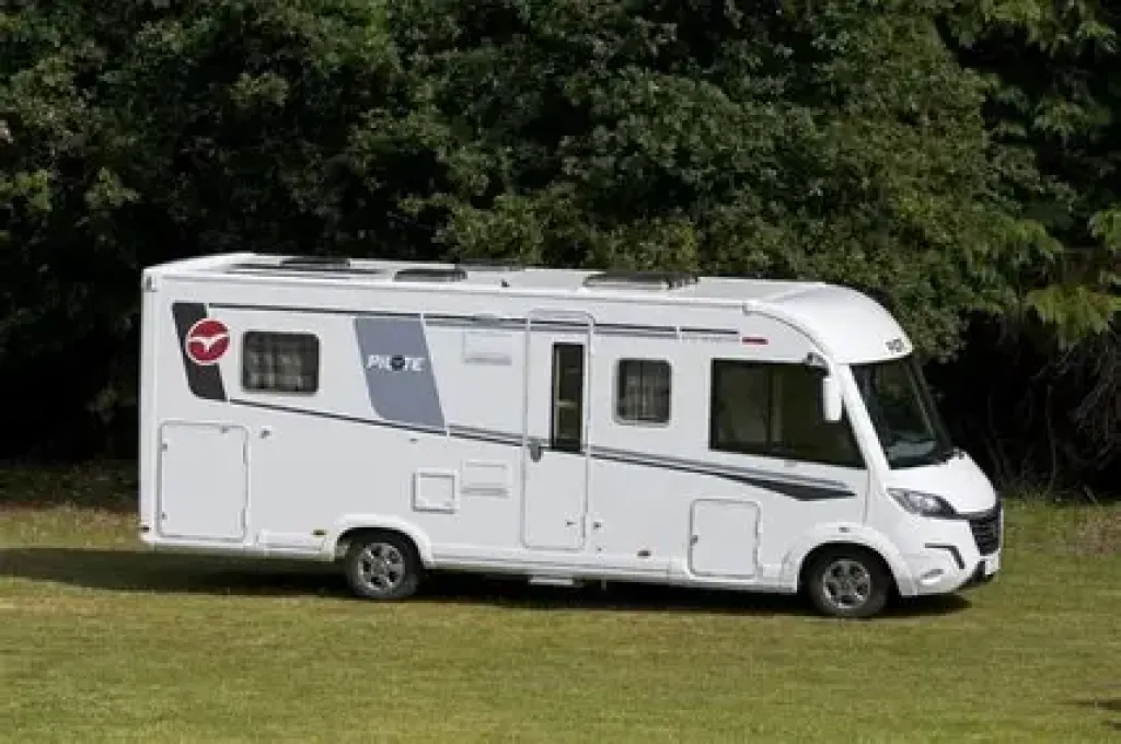 Estimation gratuite de camping car intégral Pilote de 7M tout équiper à Givet dans le département 08