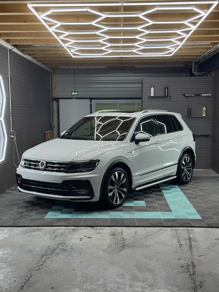 TIGUAN R LINE 2.0 BI-TDI 240 CHV/ BOITE AUTO / TOIT OUVRANT/ DISCOVER PRO/ SIEGE ELECTRIQUE/ ATTELAGE ELECTRIQUE/ COFFRE ELECTRIQUE