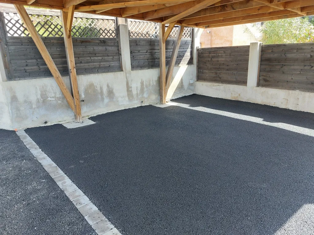 application d'enrobé de bitume noir sur Coudoux dans les Bouches-du-Rhône 