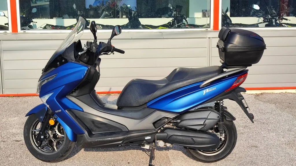 KYMCO X-TOWN CITY 125 du 02/2021 avec 15200 km.