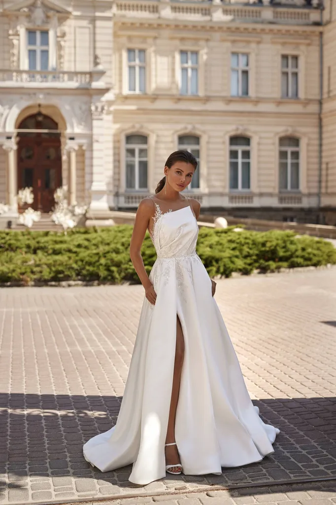 Robe de mariée bohème bustier asymétrique à MARSEILLE centre ville