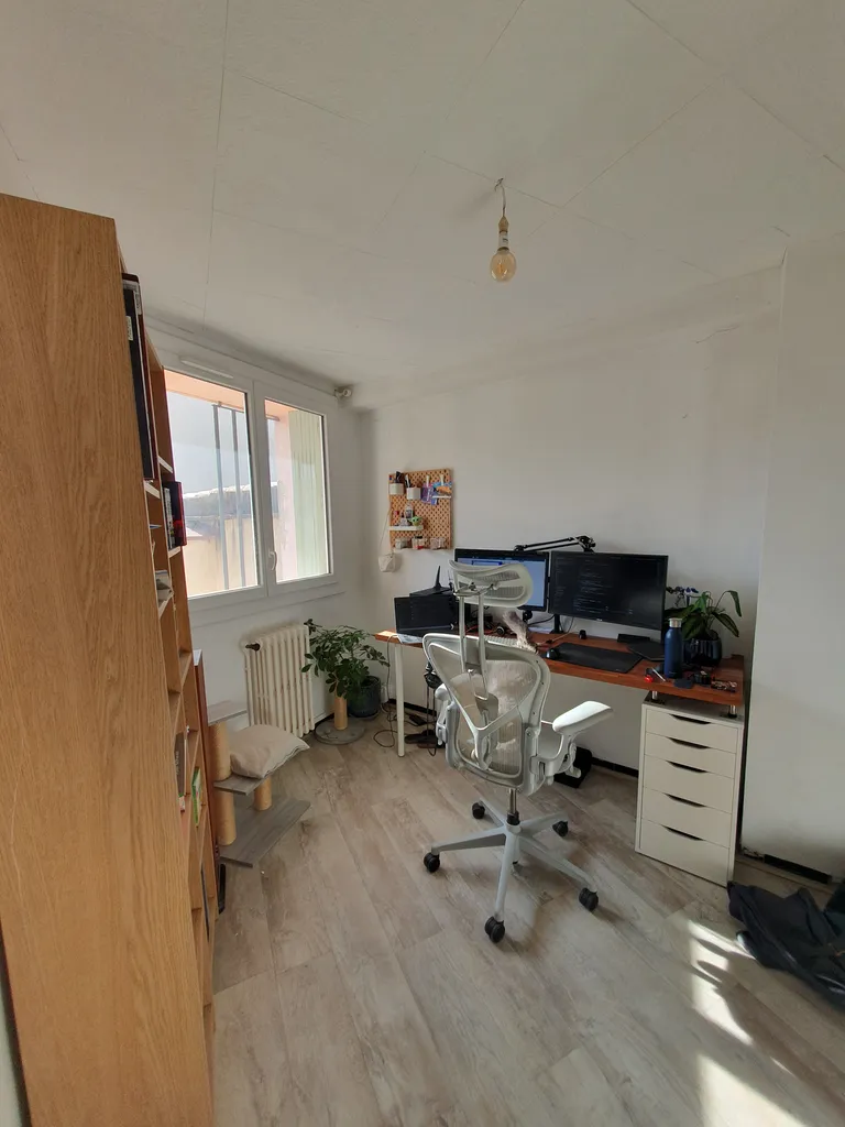 Architecte d’intérieur à Toulouse pour la rénovation d'appartements minimalistes avec isolation écologique et mobilier sur-mesure en bois massif