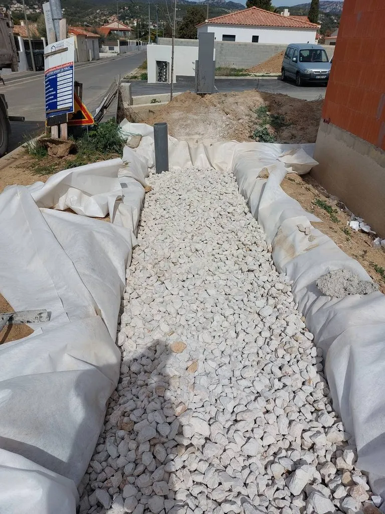Création d'un bassin de rétention des eaux pluviales dans un lotissement à Allauch, près de Marseille