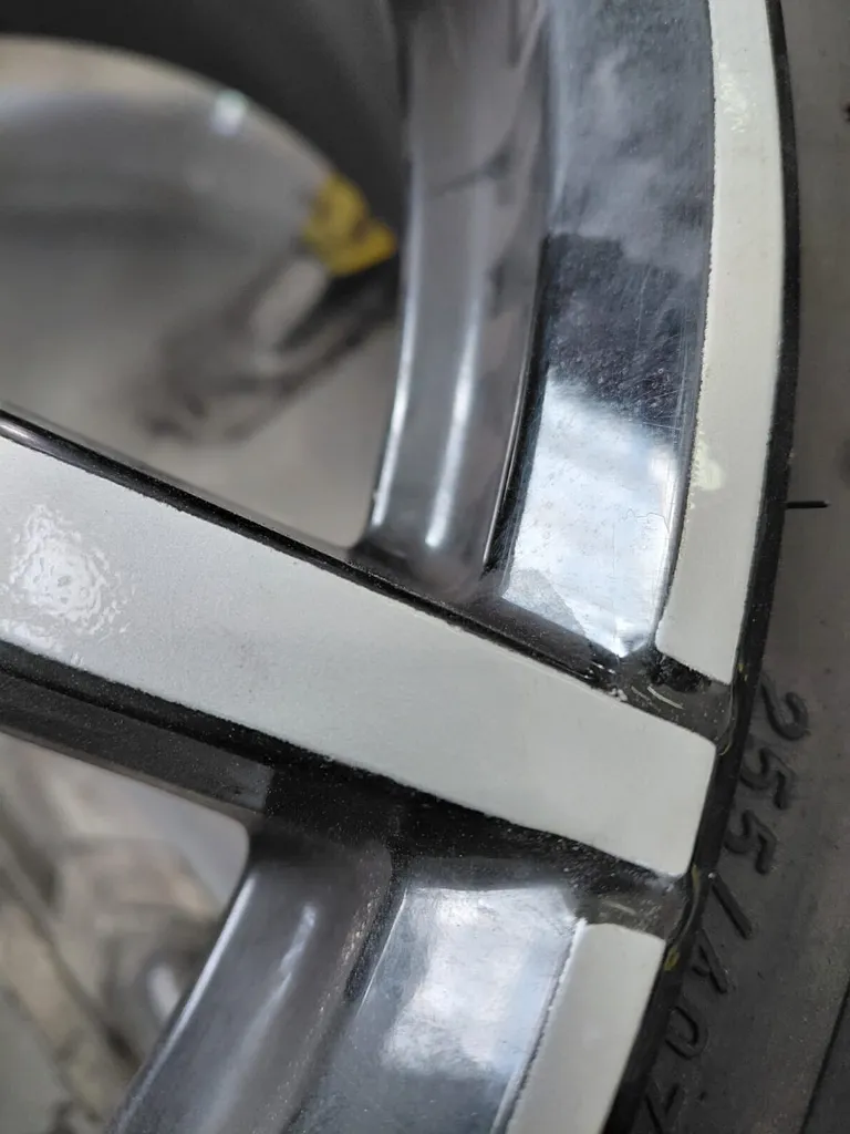 Rénovation de jante d’Aston Martin à Lyon