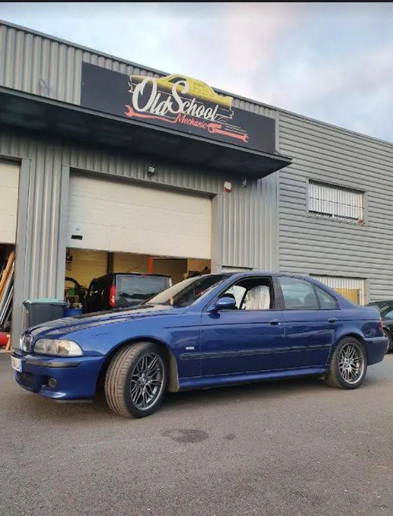 Vidange du moteur avec remplacement de filtre sur BMW M5 e39 à Saucats