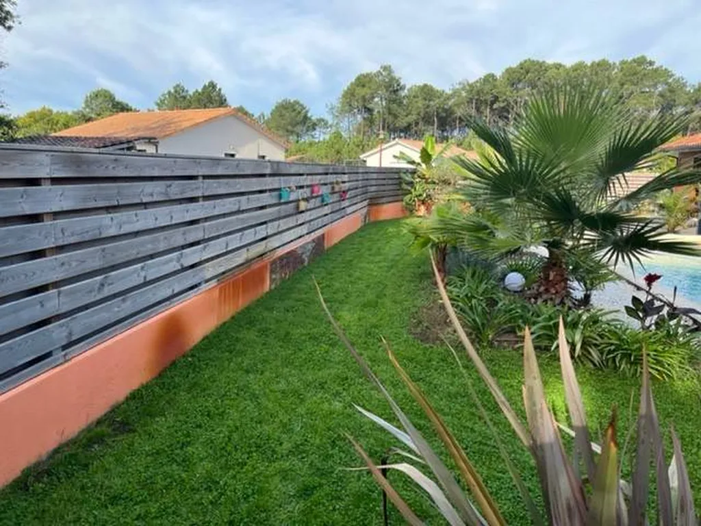 Créer un gazon avec du micro-trèfle gazonnant pour une propriété située à Mimizan