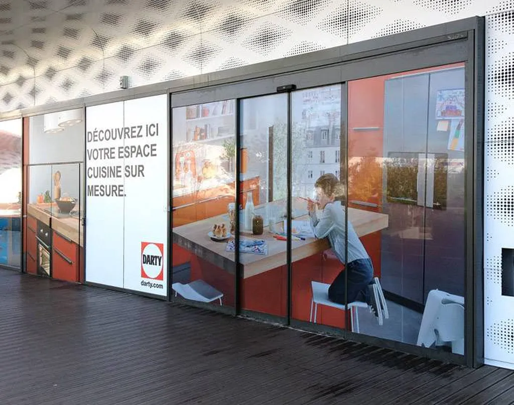 création graphique et impression de vinyle sur vitrine marseille nice aubagne
