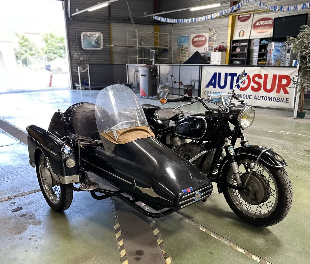 Passage au contrôle technique Autosur Martigues à Croix-Sainte d'un side-car collection de 1967