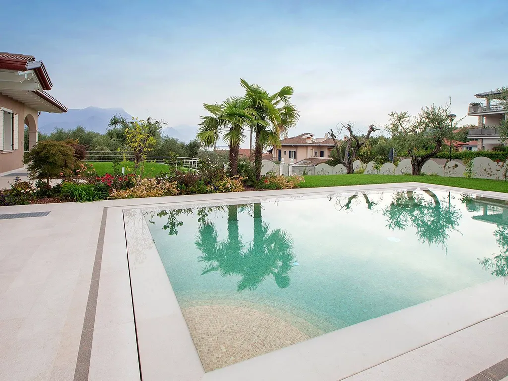 UNE PISCINE EN TRAVERTIN - MOSAÏQUE TRAVERTINO
