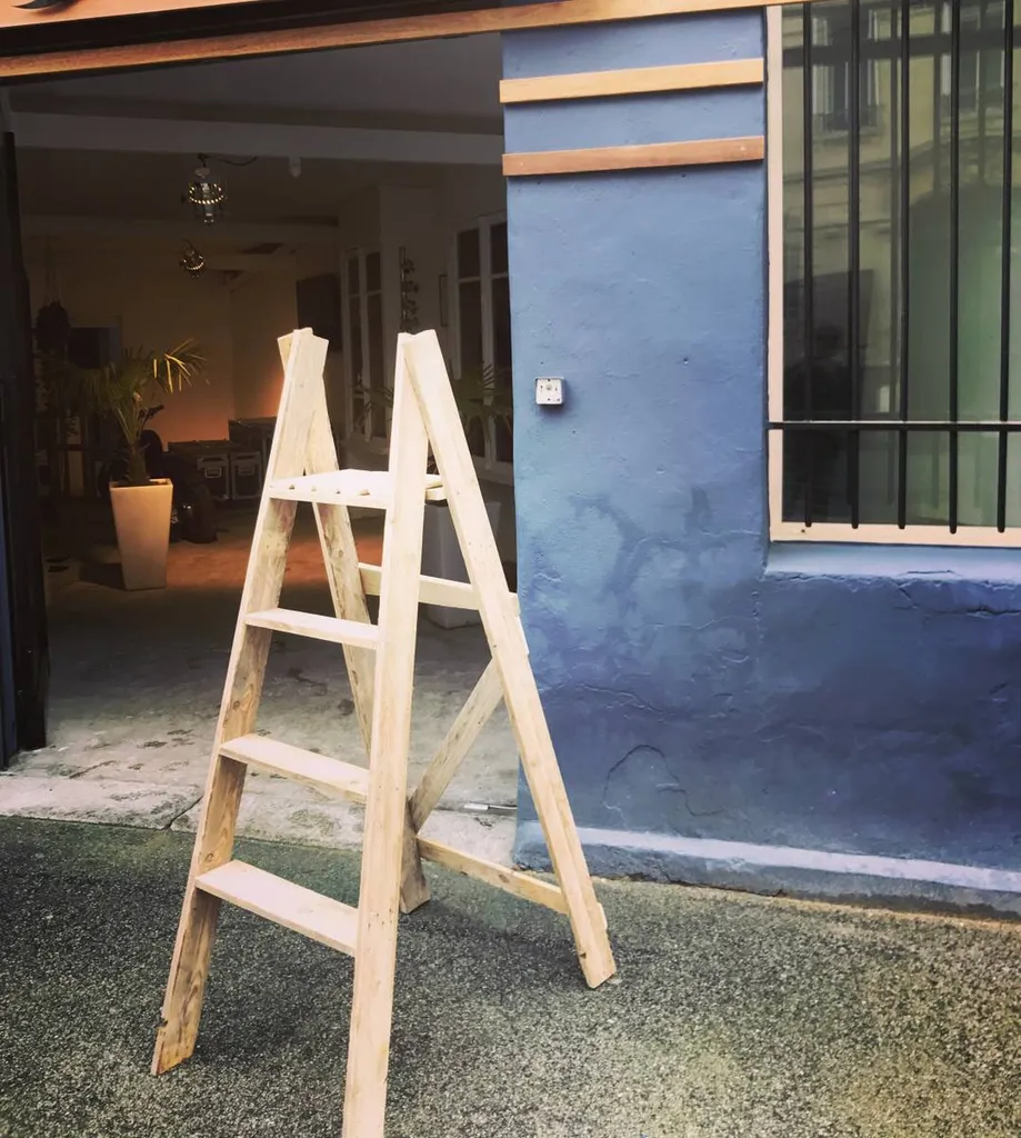 Escabeau en bois pour la décoration de votre mariage proche de Caean 