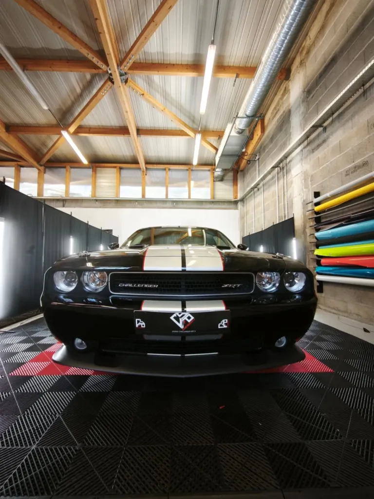 Pose de vitres teintées pour Dodge Challenger SRT8 à Clermont-Ferrand avec teintes 35% et 5% Solar Screen