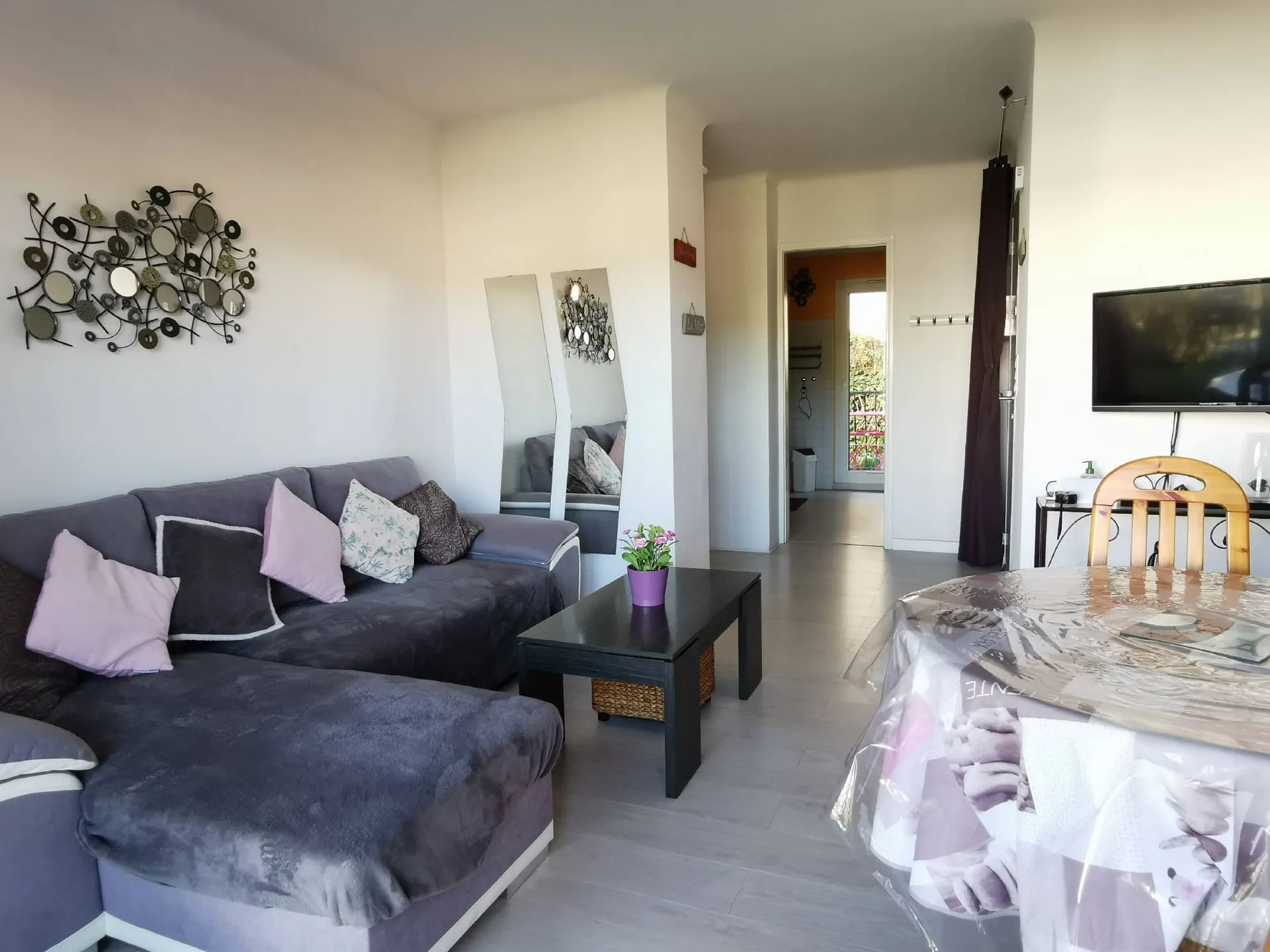 Appartement T3 Cassis dans petit immeuble au centre avec deux balcons et cave 