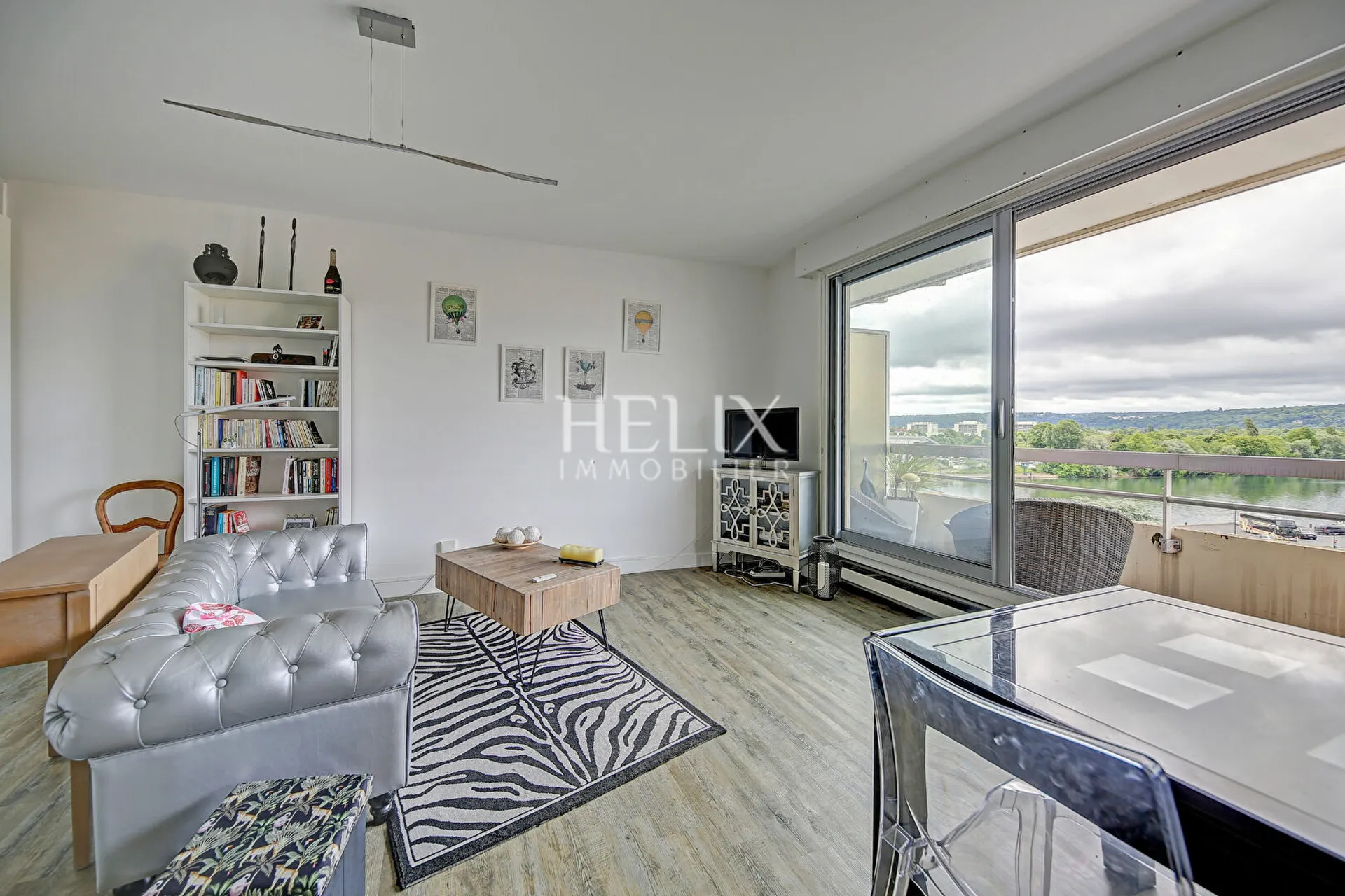 Magnifique 2 pièces au dernier étage avec balcon vue Seine