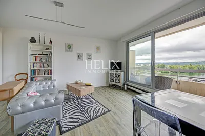 Magnifique 2 pièces au dernier étage avec balcon vue Seine