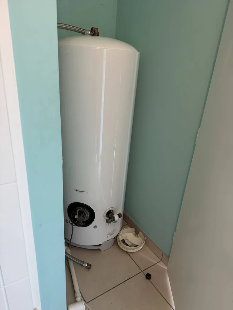 À la recherche d’un plombier sérieux pour le remplacement de votre chauffe-eau ou une intervention pour une fuite d’eau ??