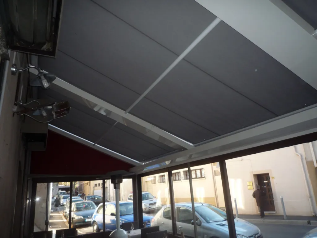 Store de véranda sur mesure pour professionnel et particulier à Marseille