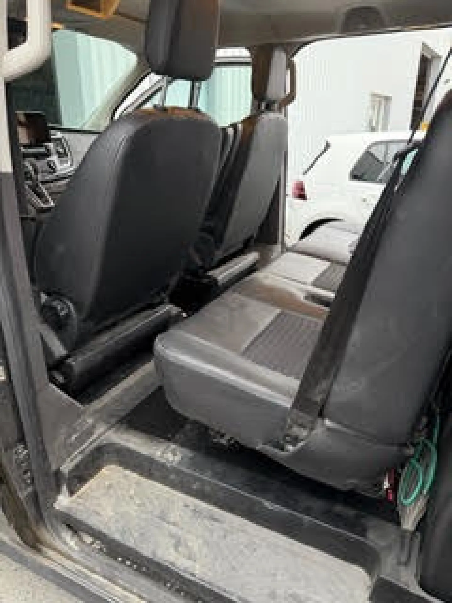 Remise à neuf de ce Ford Transit de chantier à Andrezieux Boutheon